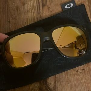 women's mirrored Prizm lenses